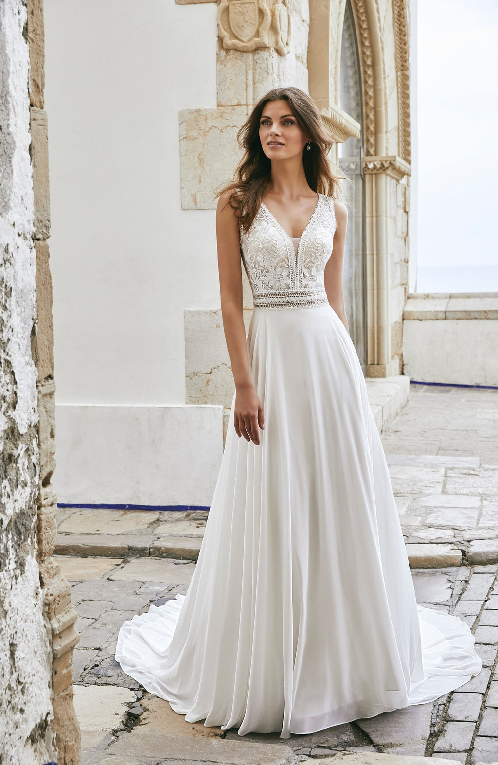 Victoria Jane 18608 chiffon and lace wedding dress with an open back – Veni Infantino