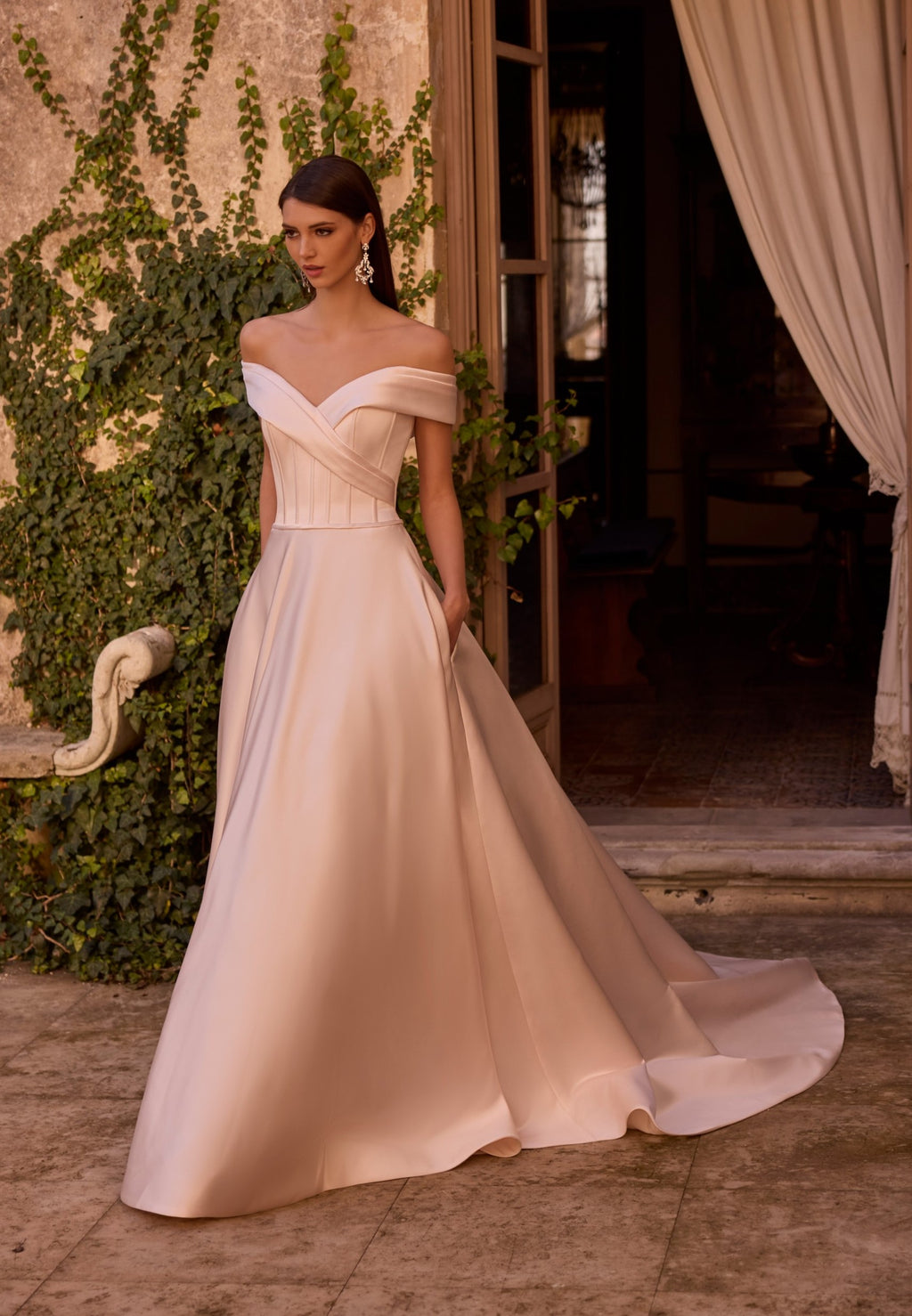 Yanisha Wedding Dress - 18807 – Veni Infantino
