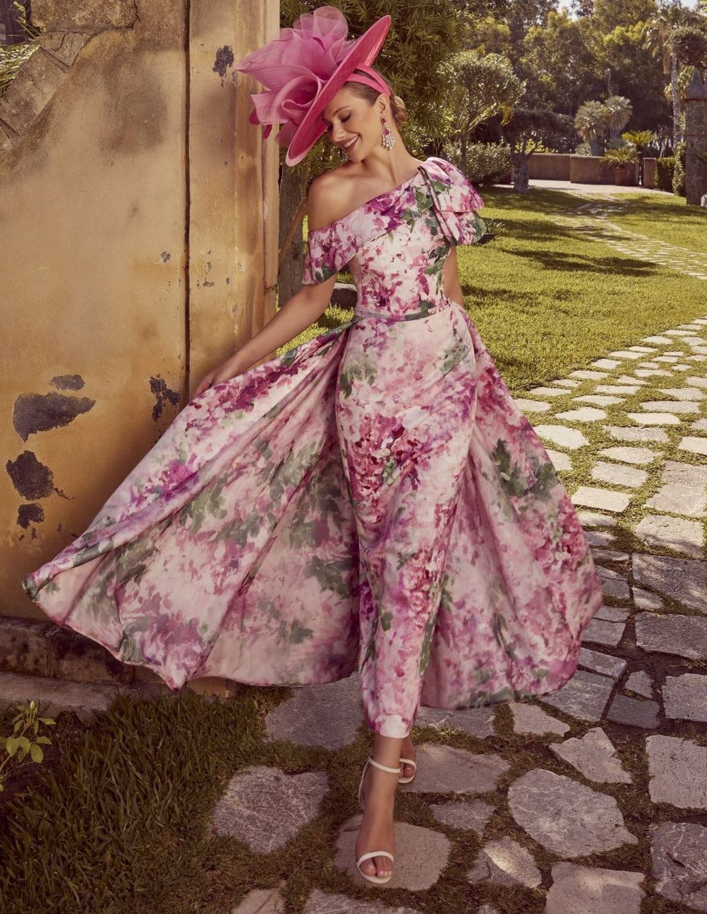ronald joyce pink dress Ronald Joyce Kaoria This dress is absolutely STUNNING New in store this week on our outlet, this gorgeous ballgown with 3D flower appliqus is a stand out wedding dress. Size 16, and