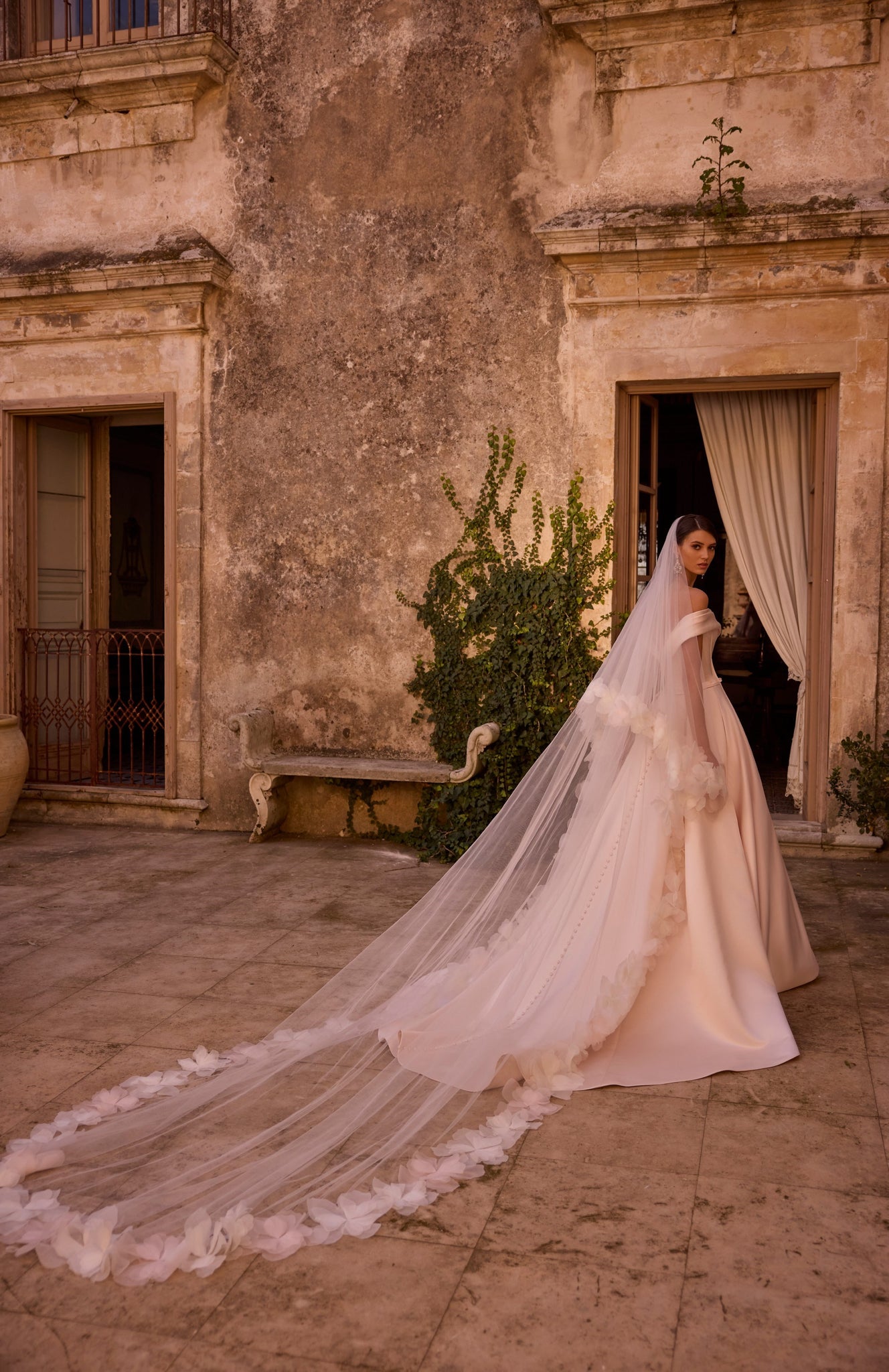Yanisha Wedding Dress - 18807