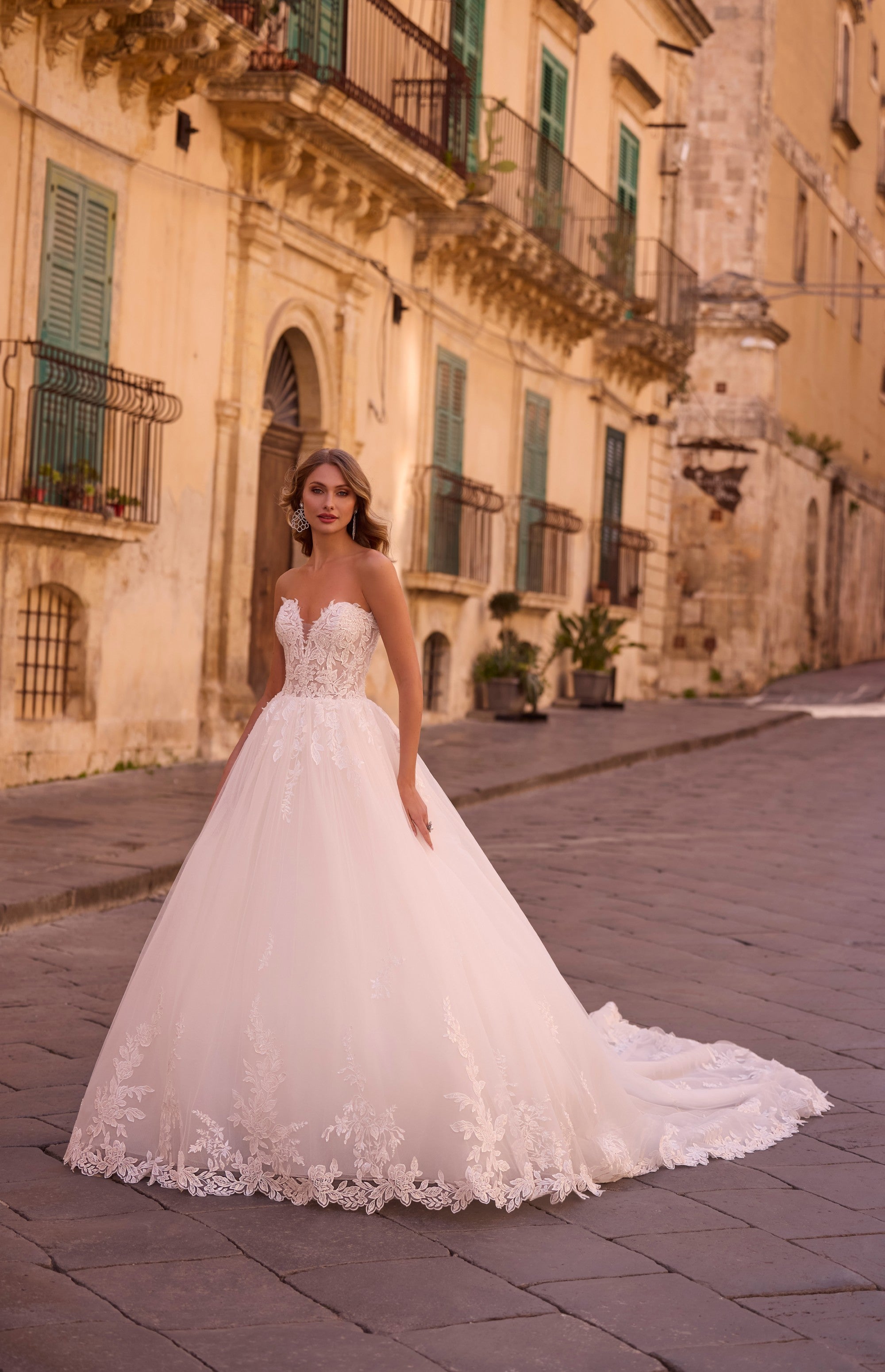 ヴァレンティノ　ワンピース　ラッフル　フリル　ペプラム　フレア　ウール　シルク ヴァレンティノ ワンピース ラッフル フリル ペプラム フレア ウール