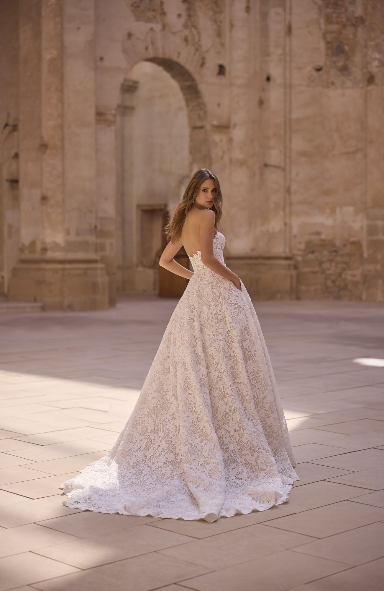 Hollywood Wedding Dress - 63075